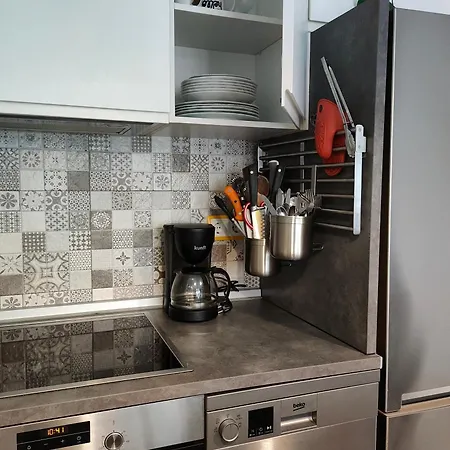 Aloha Center 公寓 滨海略雷特